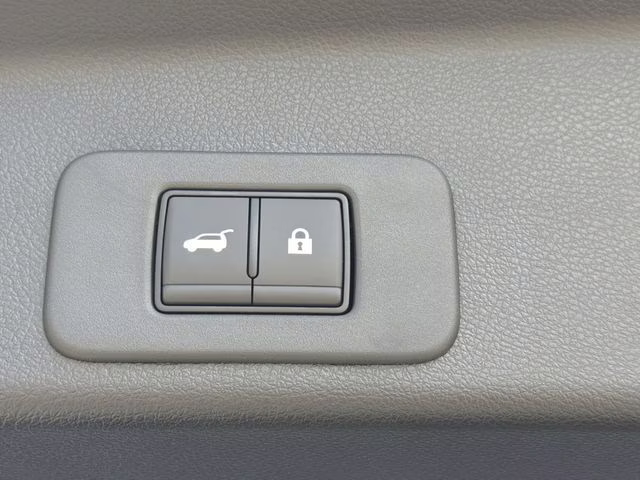 2026 Everest White Pearl/Black Nissan Murano Platinum AWD SUV