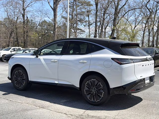 2026 Everest White Pearl/Black Nissan Murano Platinum AWD SUV