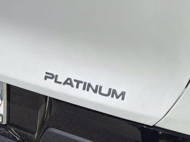 2026 Everest White Pearl/Black Nissan Murano Platinum AWD SUV