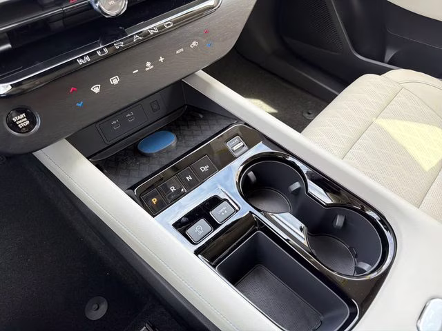 2026 Everest White Pearl/Black Nissan Murano Platinum AWD SUV