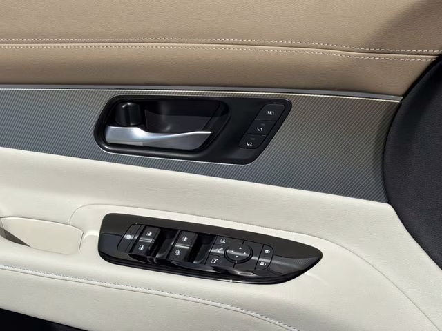 2026 Everest White Pearl/Black Nissan Murano Platinum AWD SUV