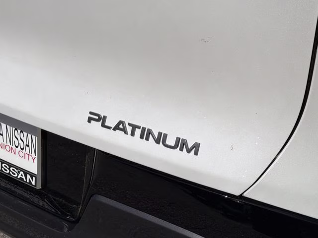 2026 Everest White Pearl/Black Nissan Murano Platinum AWD SUV