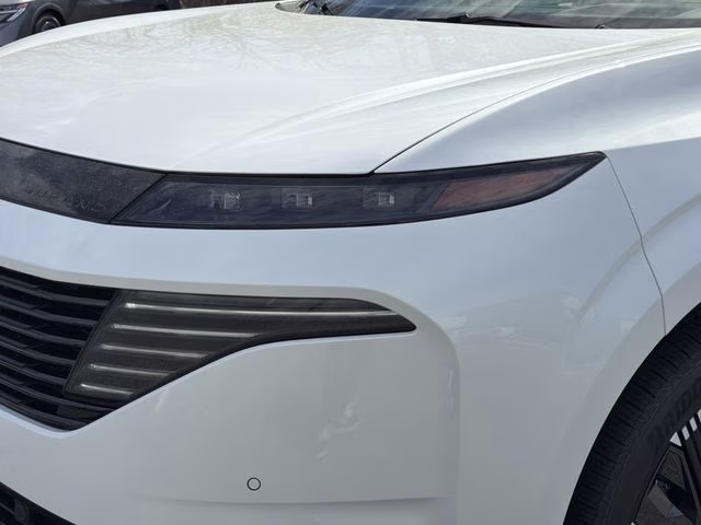 2026 Everest White Pearl/Black Nissan Murano Platinum AWD SUV