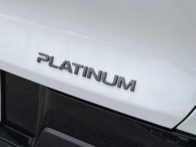2026 Everest White Pearl/Black Nissan Murano Platinum AWD SUV