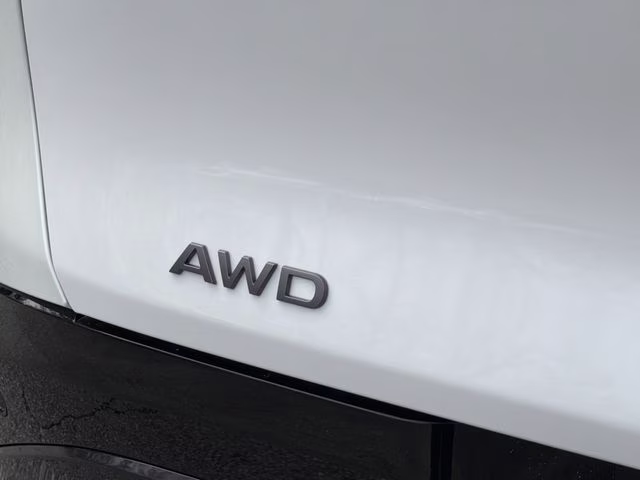 2026 Everest White Pearl/Black Nissan Murano Platinum AWD SUV