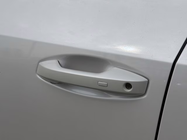 2026 Everest White Pearl/Black Nissan Murano Platinum AWD SUV