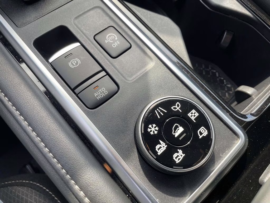 2024 Brilliant Silver Metallic Nissan Pathfinder SV 4X4 SUV