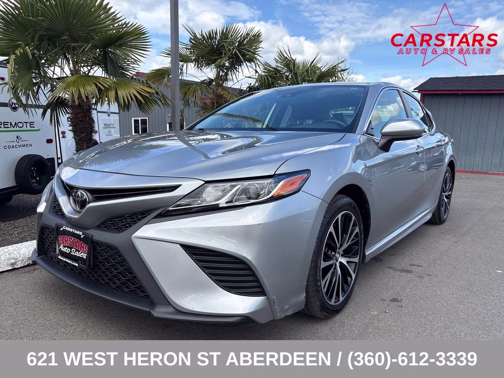 2019 Celestial Silver Metallic Toyota Camry SE FWD Sedan