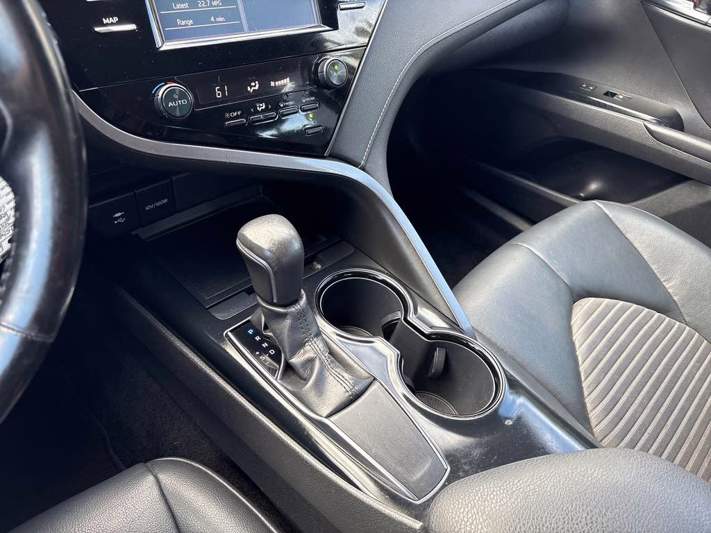 2019 Celestial Silver Metallic Toyota Camry SE FWD Sedan