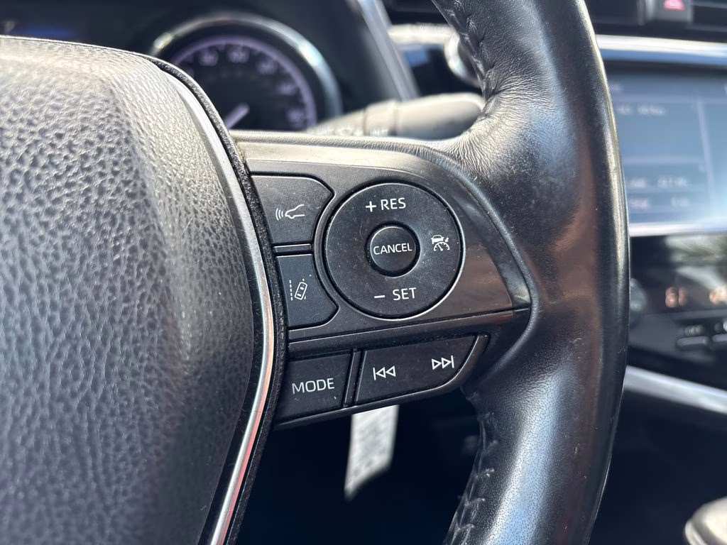 2019 Celestial Silver Metallic Toyota Camry SE FWD Sedan