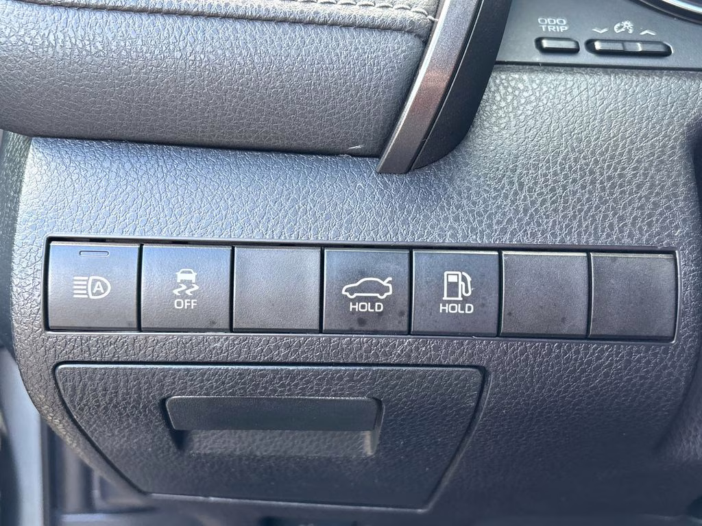 2019 Celestial Silver Metallic Toyota Camry SE FWD Sedan