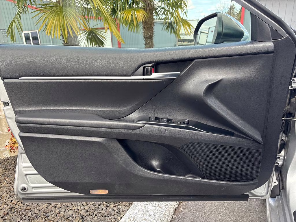 2019 Celestial Silver Metallic Toyota Camry SE FWD Sedan