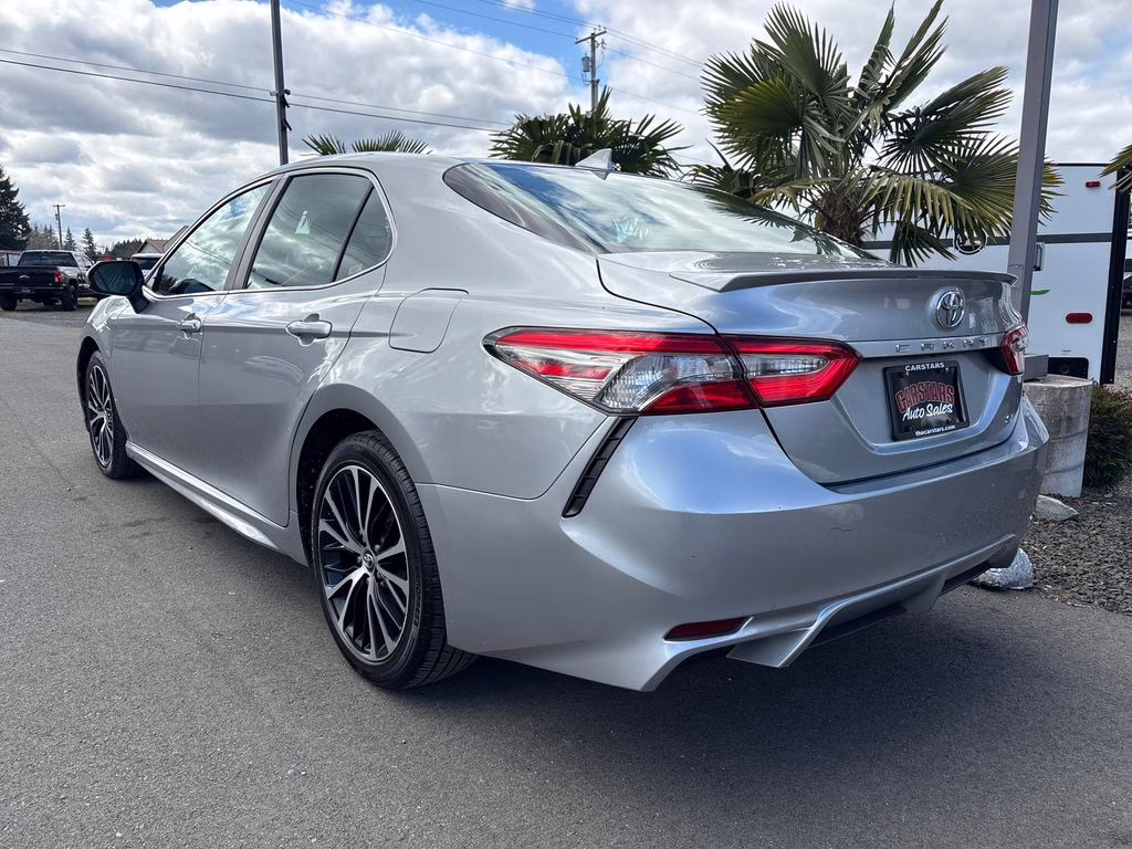 2019 Celestial Silver Metallic Toyota Camry SE FWD Sedan