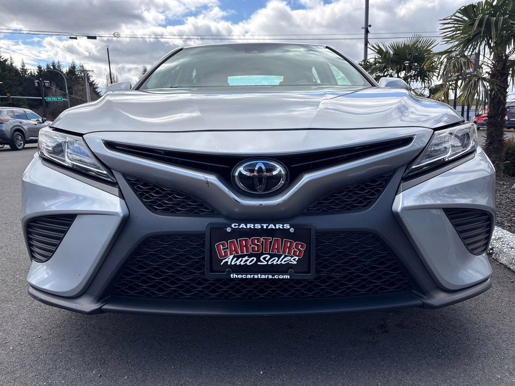 2019 Celestial Silver Metallic Toyota Camry SE FWD Sedan