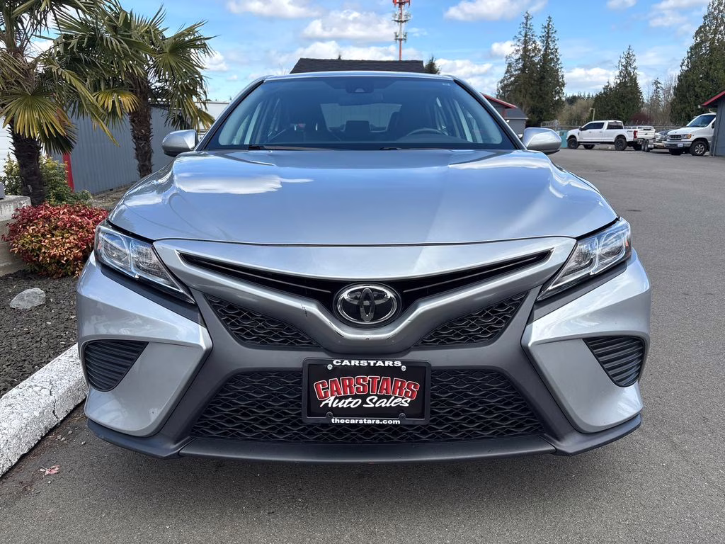 2019 Celestial Silver Metallic Toyota Camry SE FWD Sedan