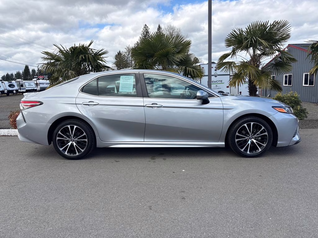 2019 Celestial Silver Metallic Toyota Camry SE FWD Sedan