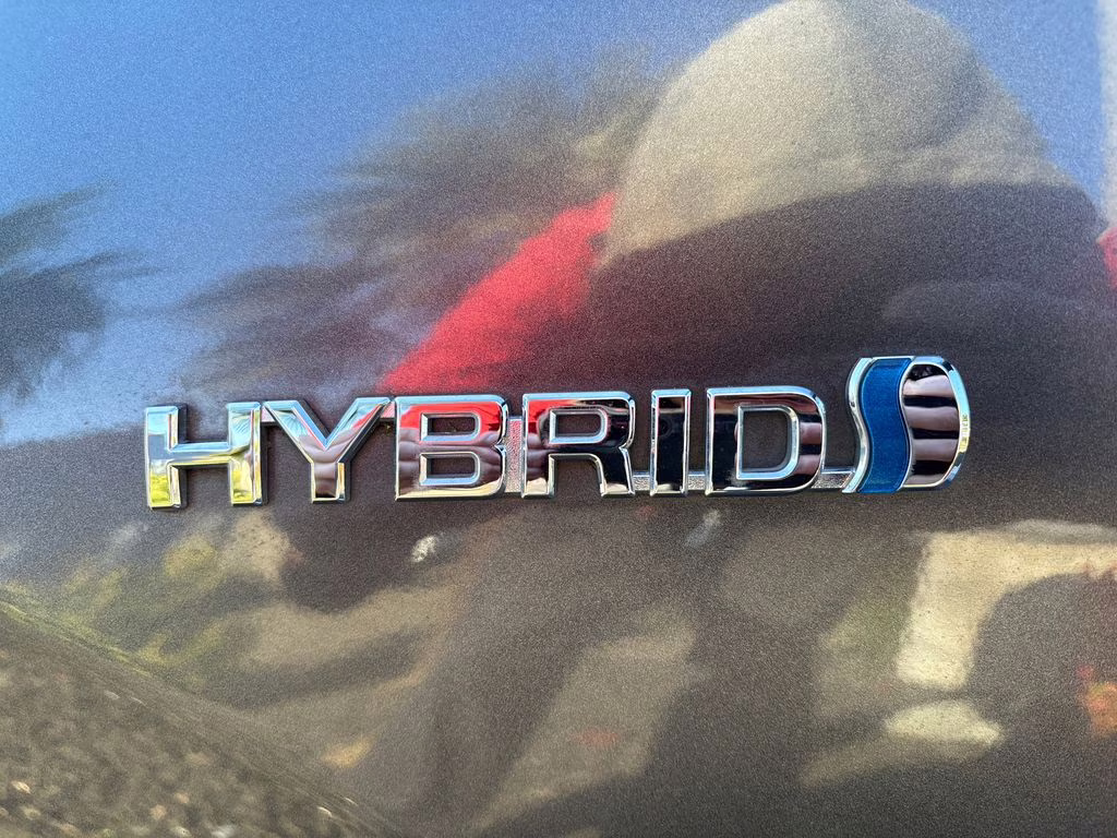 2014 Magnetic Gray Metallic Toyota Prius c Three FWD Hatchback