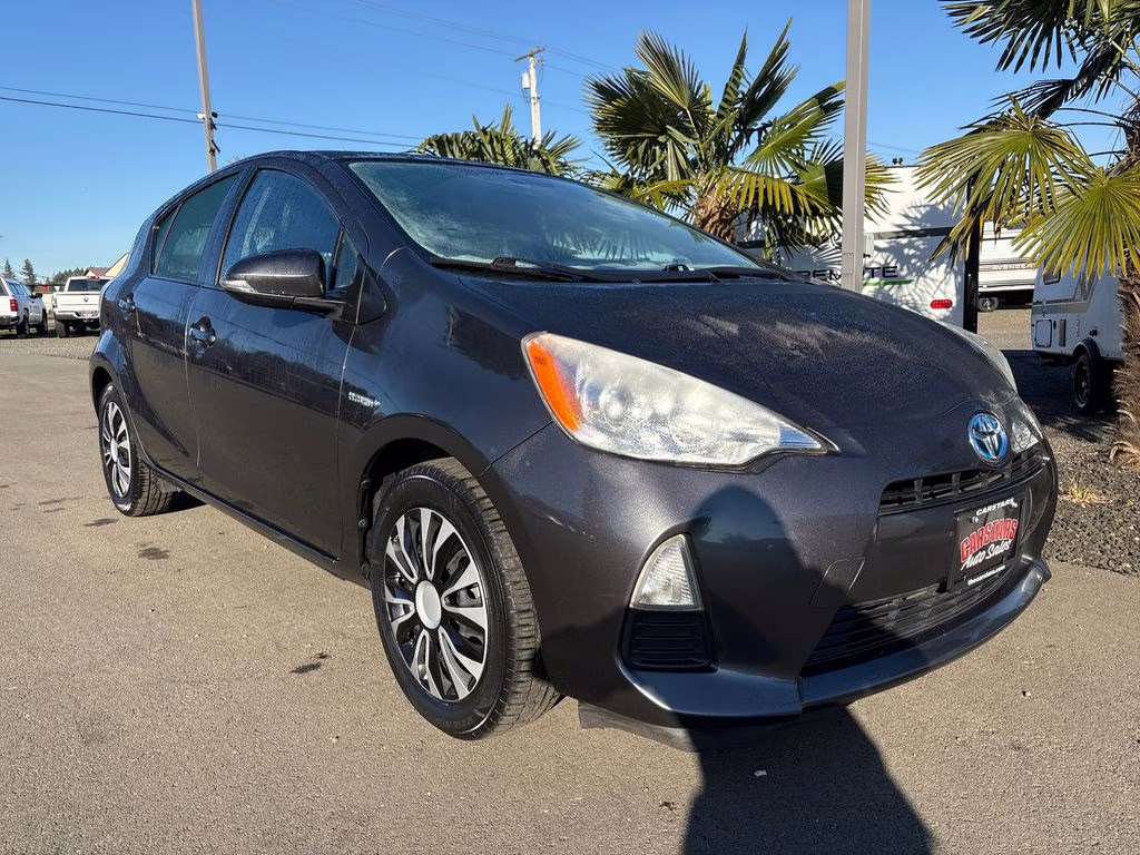 2014 Magnetic Gray Metallic Toyota Prius c Three FWD Hatchback