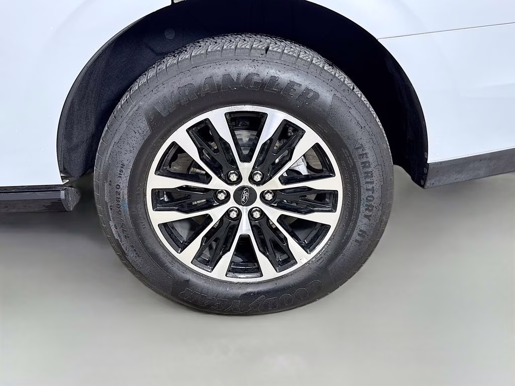 2025 Silver Metallic Ford Expedition Platinum 4X4 SUV