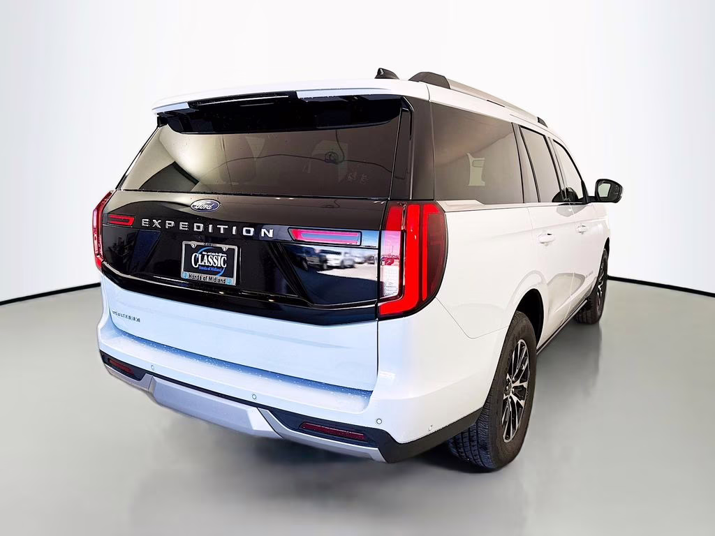 2025 Silver Metallic Ford Expedition Platinum 4X4 SUV