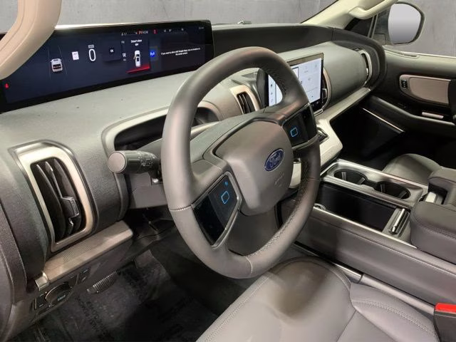 2026 Star White Metallic Tri-Coat Ford Expedition Active 4X4 SUV