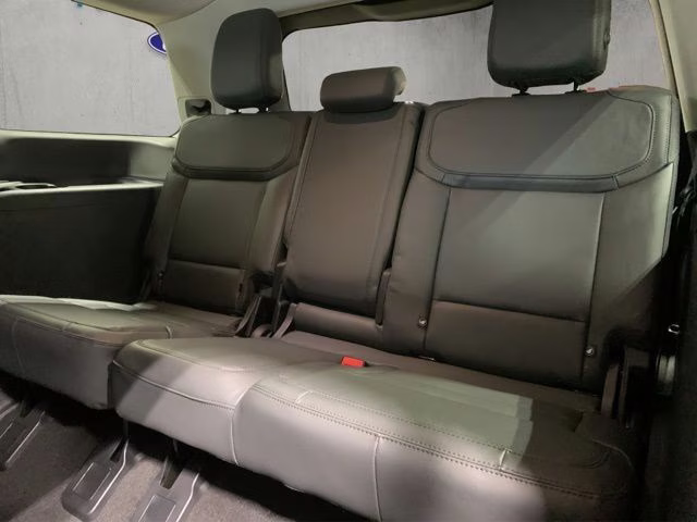 2026 Star White Metallic Tri-Coat Ford Expedition Active 4X4 SUV