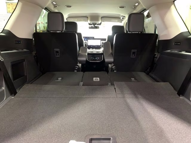 2026 Star White Metallic Tri-Coat Ford Expedition Active 4X4 SUV