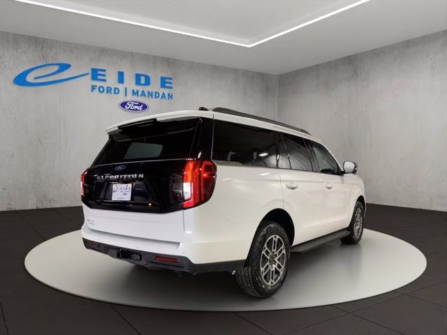 2026 Star White Metallic Tri-Coat Ford Expedition Active 4X4 SUV