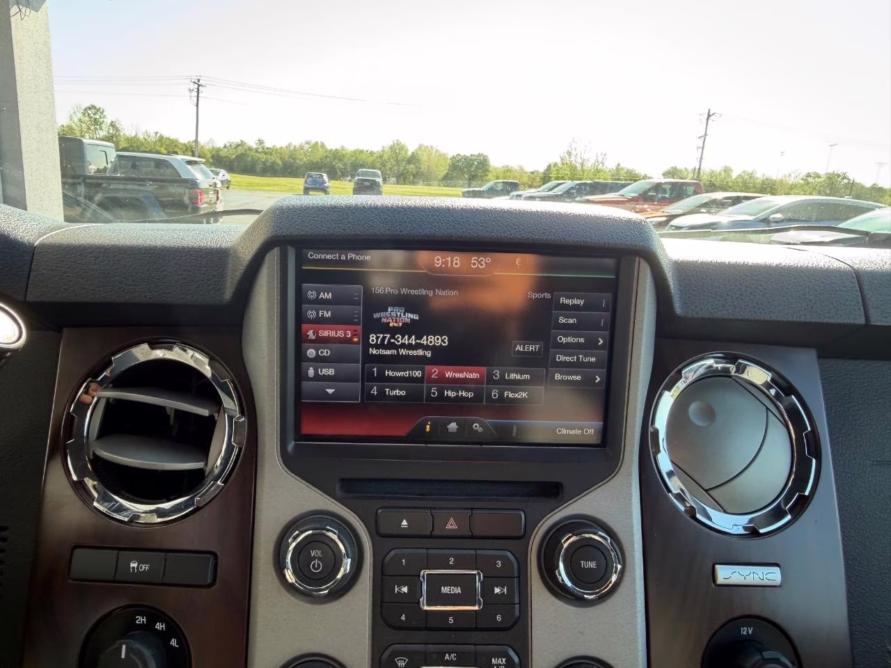 2015 White Platinum Metallic Tri-Coat Ford Super Duty F-250 SRW Lariat 4X4 Truck