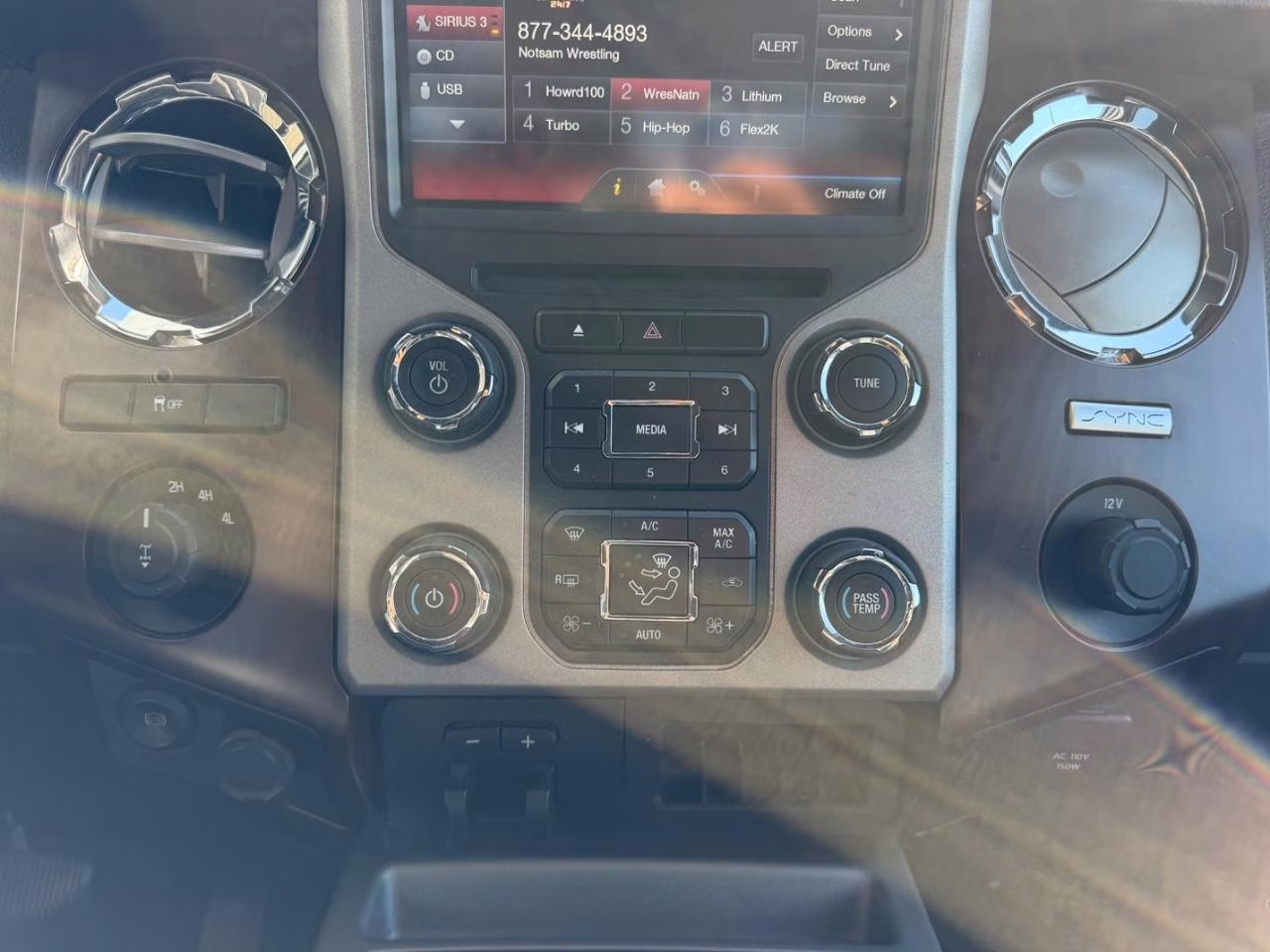 2015 White Platinum Metallic Tri-Coat Ford Super Duty F-250 SRW Lariat 4X4 Truck