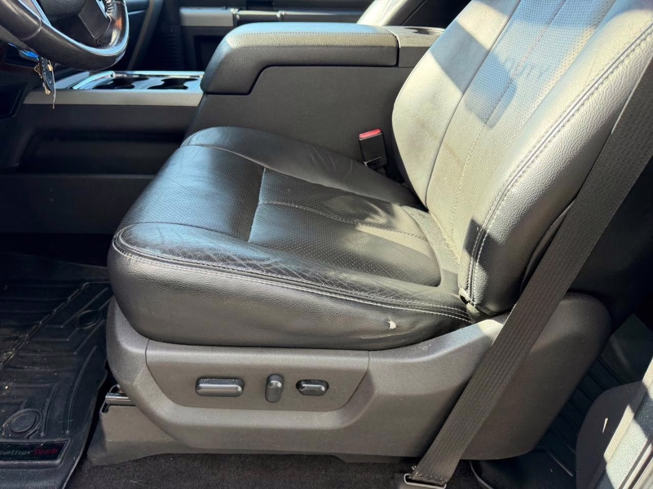 2015 White Platinum Metallic Tri-Coat Ford Super Duty F-250 SRW Lariat 4X4 Truck