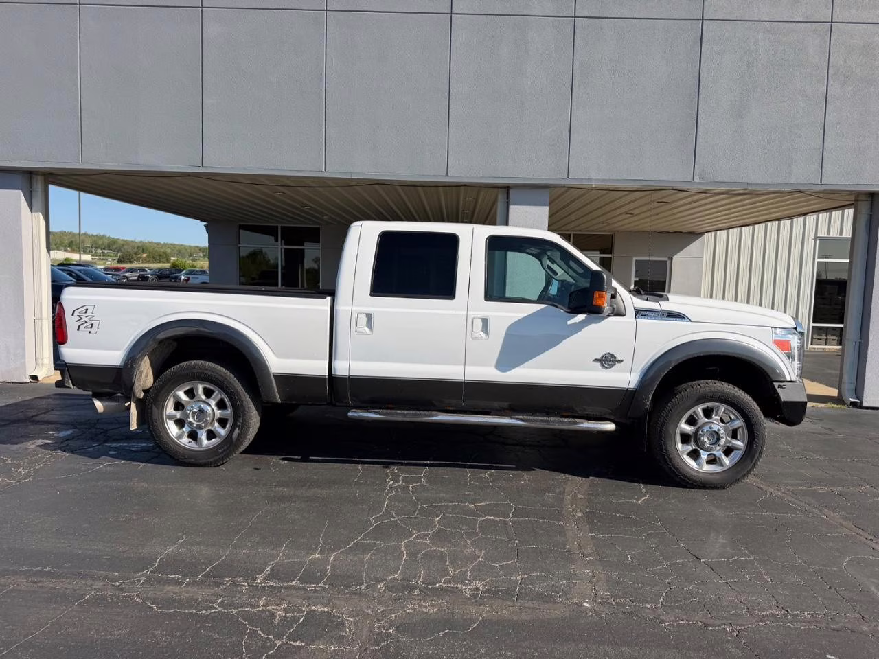 2015 White Platinum Metallic Tri-Coat Ford Super Duty F-250 SRW Lariat 4X4 Truck