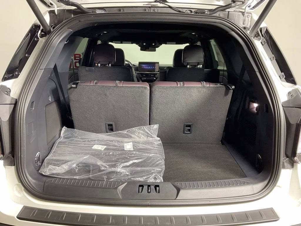 2026 White Ford Explorer Platinum RWD SUV