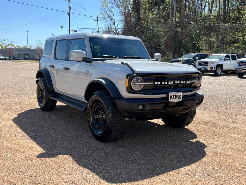 2026 Avalanche Gray Ford Bronco Outer Banks 4X4 SUV