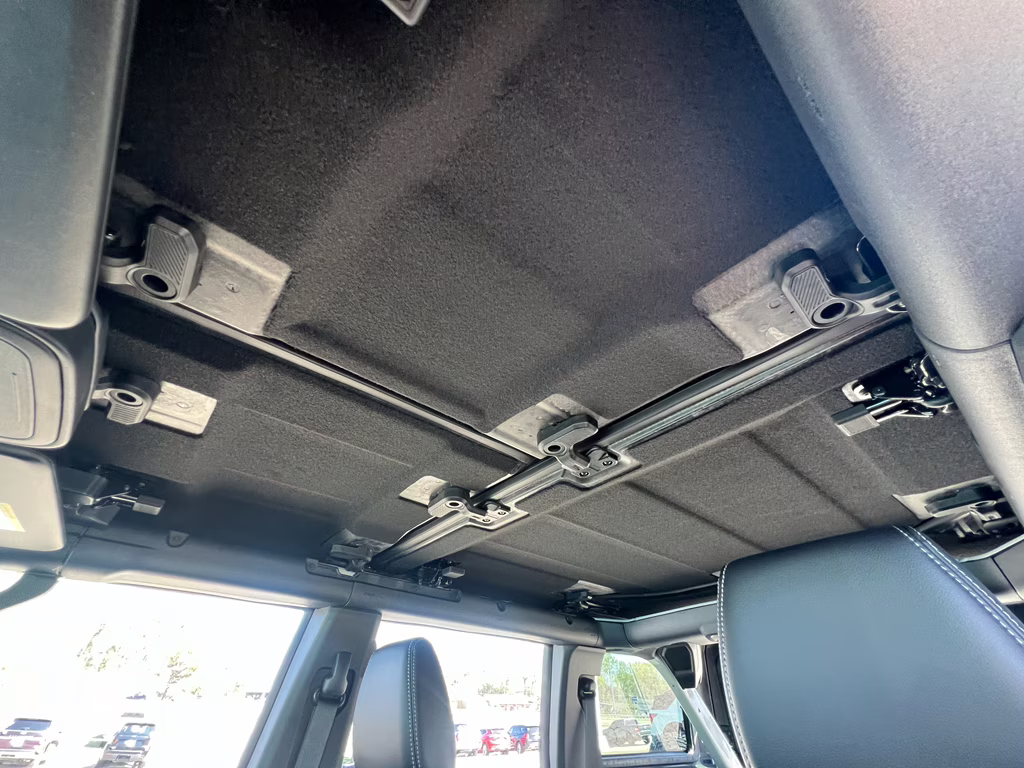 2026 Avalanche Gray Ford Bronco Outer Banks 4X4 SUV