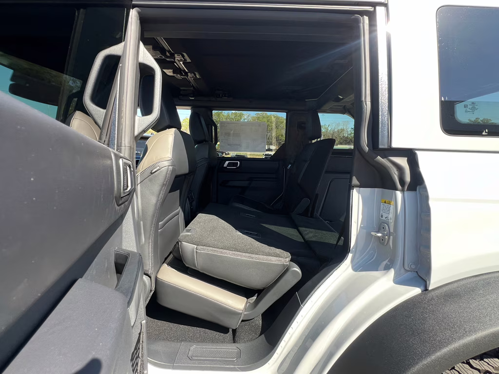 2026 Avalanche Gray Ford Bronco Outer Banks 4X4 SUV
