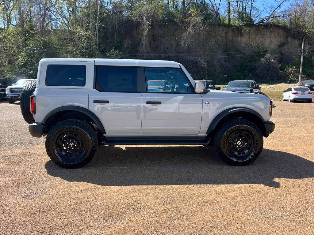 2026 Avalanche Gray Ford Bronco Outer Banks 4X4 SUV