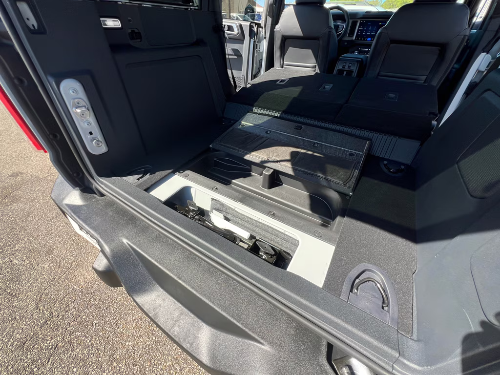 2026 Avalanche Gray Ford Bronco Outer Banks 4X4 SUV