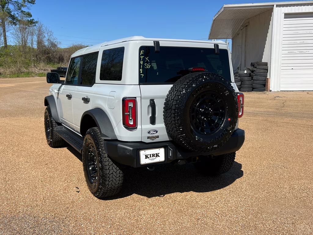 2026 Avalanche Gray Ford Bronco Outer Banks 4X4 SUV