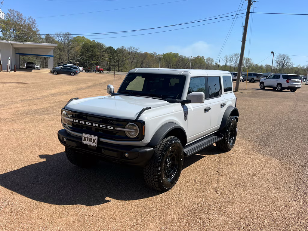 2026 Avalanche Gray Ford Bronco Outer Banks 4X4 SUV