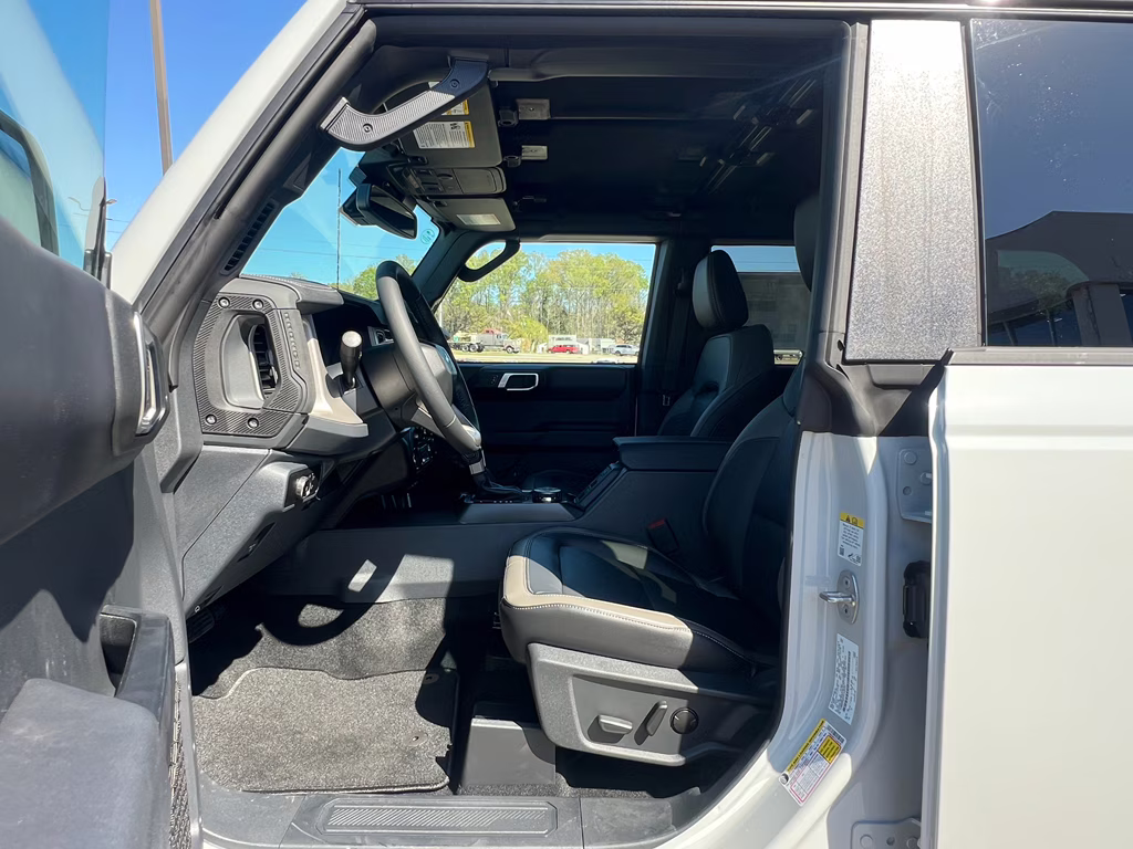 2026 Avalanche Gray Ford Bronco Outer Banks 4X4 SUV