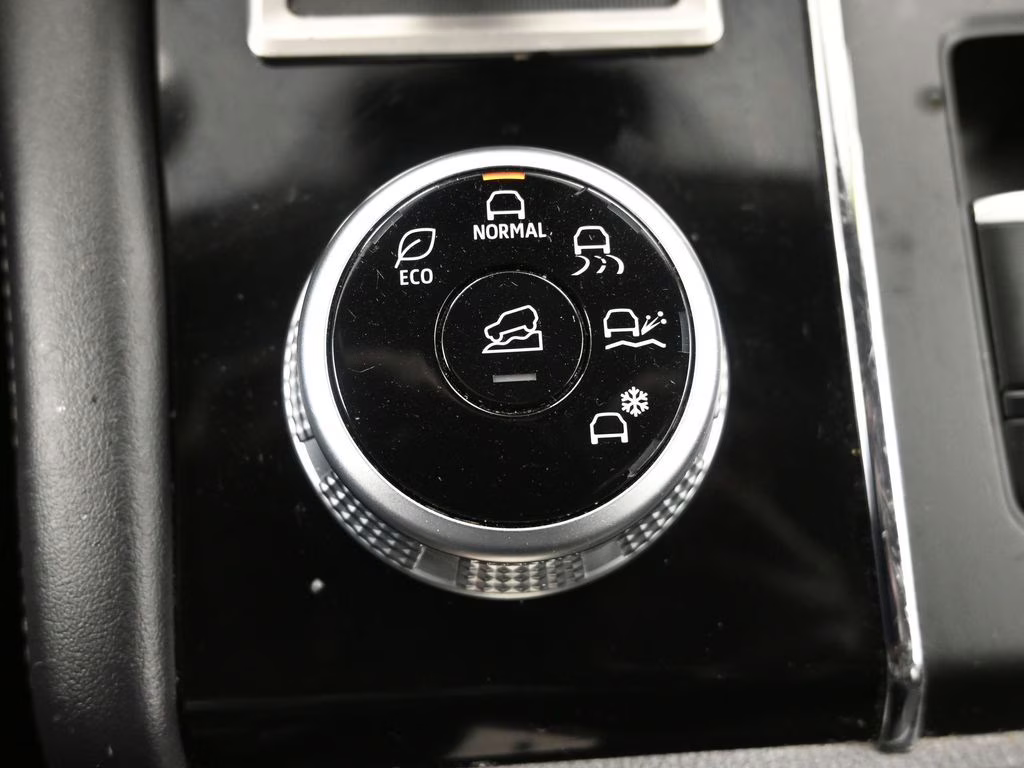 2024 Labrador Black Pearl Mitsubishi Outlander SE Black Edition FWD SUV