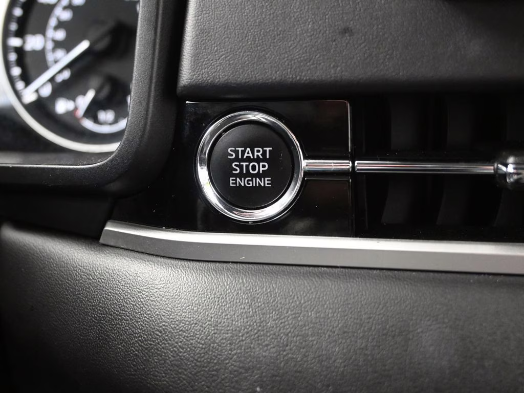 2024 Labrador Black Pearl Mitsubishi Outlander SE Black Edition FWD SUV