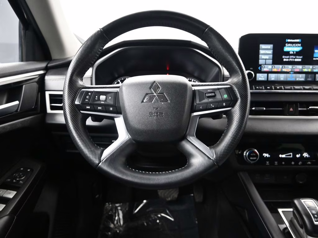 2024 Labrador Black Pearl Mitsubishi Outlander SE Black Edition FWD SUV