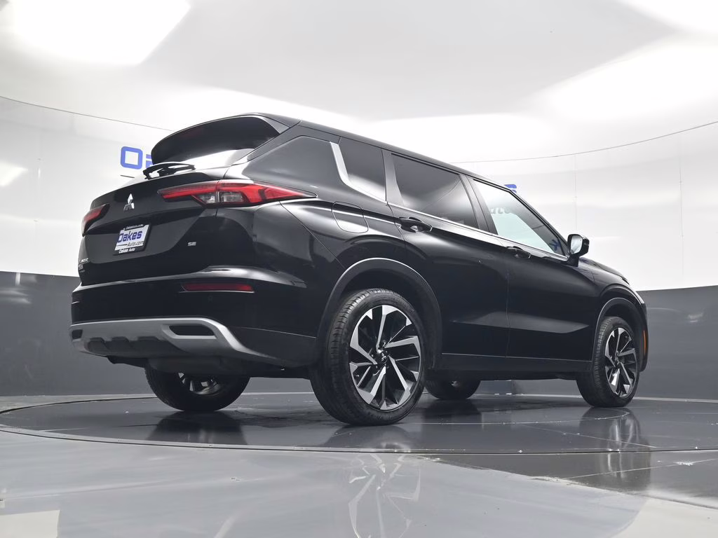 2024 Labrador Black Pearl Mitsubishi Outlander SE Black Edition FWD SUV