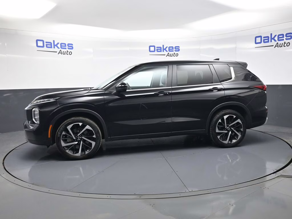 2024 Labrador Black Pearl Mitsubishi Outlander SE Black Edition FWD SUV