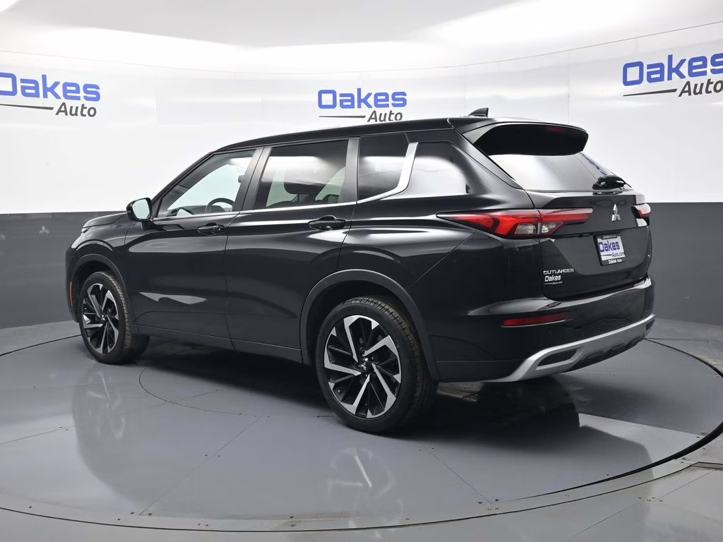 2024 Labrador Black Pearl Mitsubishi Outlander SE Black Edition FWD SUV