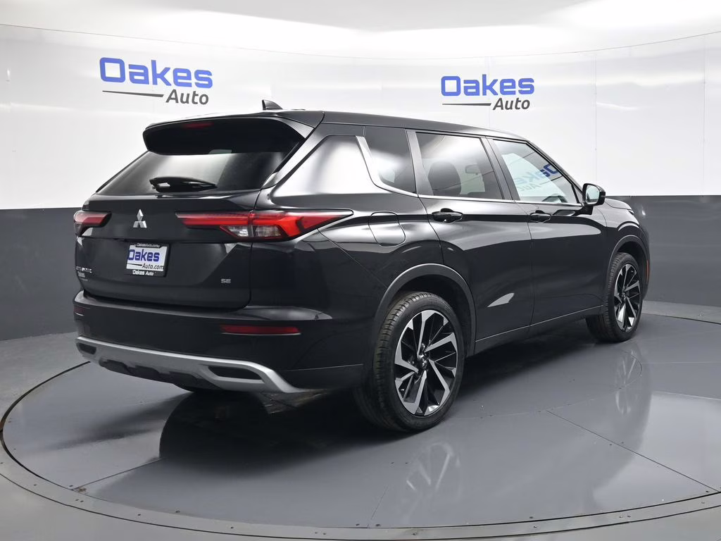 2024 Labrador Black Pearl Mitsubishi Outlander SE Black Edition FWD SUV