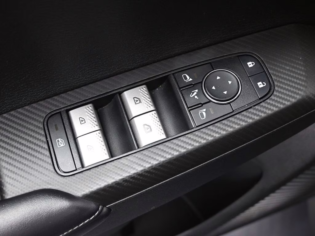 2024 Labrador Black Pearl Mitsubishi Outlander SE Black Edition FWD SUV