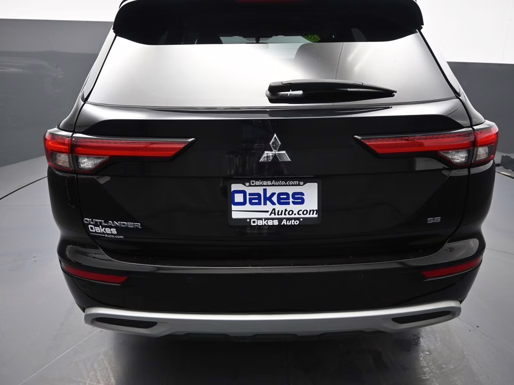 2024 Labrador Black Pearl Mitsubishi Outlander SE Black Edition FWD SUV